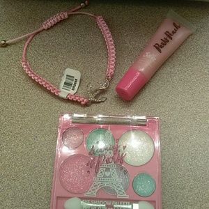 Makeup and bracelet set